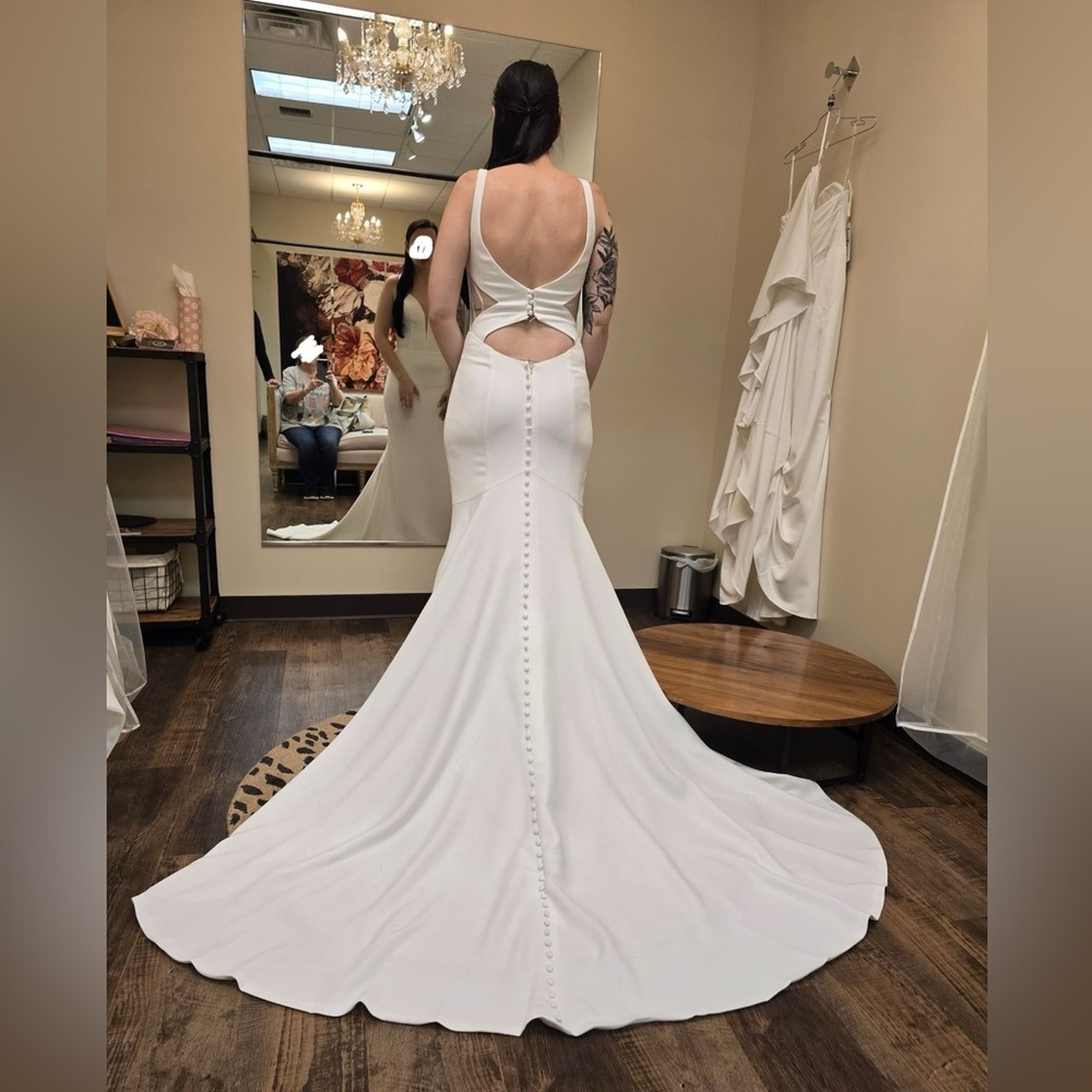 Moonlight Bridal T881 - Brand new, Never Worn Wedding Gown - US 6 - Picture 3 of 3